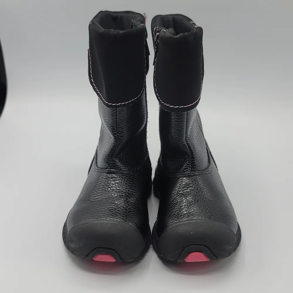 Khombu girls boots size 8 color black and pink